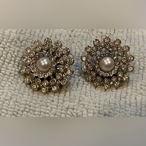 BEAUTIFUL GLASS AND GOLD EARRINGS